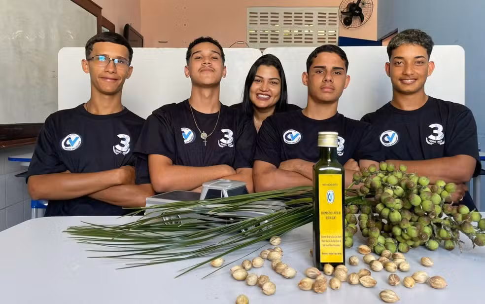 ESTUDANTES DA BAHIA TRANSFORMAM ÓLEO DE LICURI EM BIODIESEL E LEVAM PESQUISA AO EXTERIOR