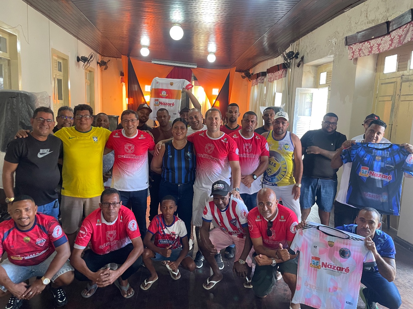PREFEITURA ENTREGA UNIFORMES AOS TIMES QUE DISPUTARÃO O INTERBAIRROS 2026 EM NAZARÉ