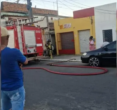 PANELA ESQUECIDA NO FOGO MOBILIZA CORPO DE BOMBEIROS EM SANTO ANTÔNIO DE JESUS