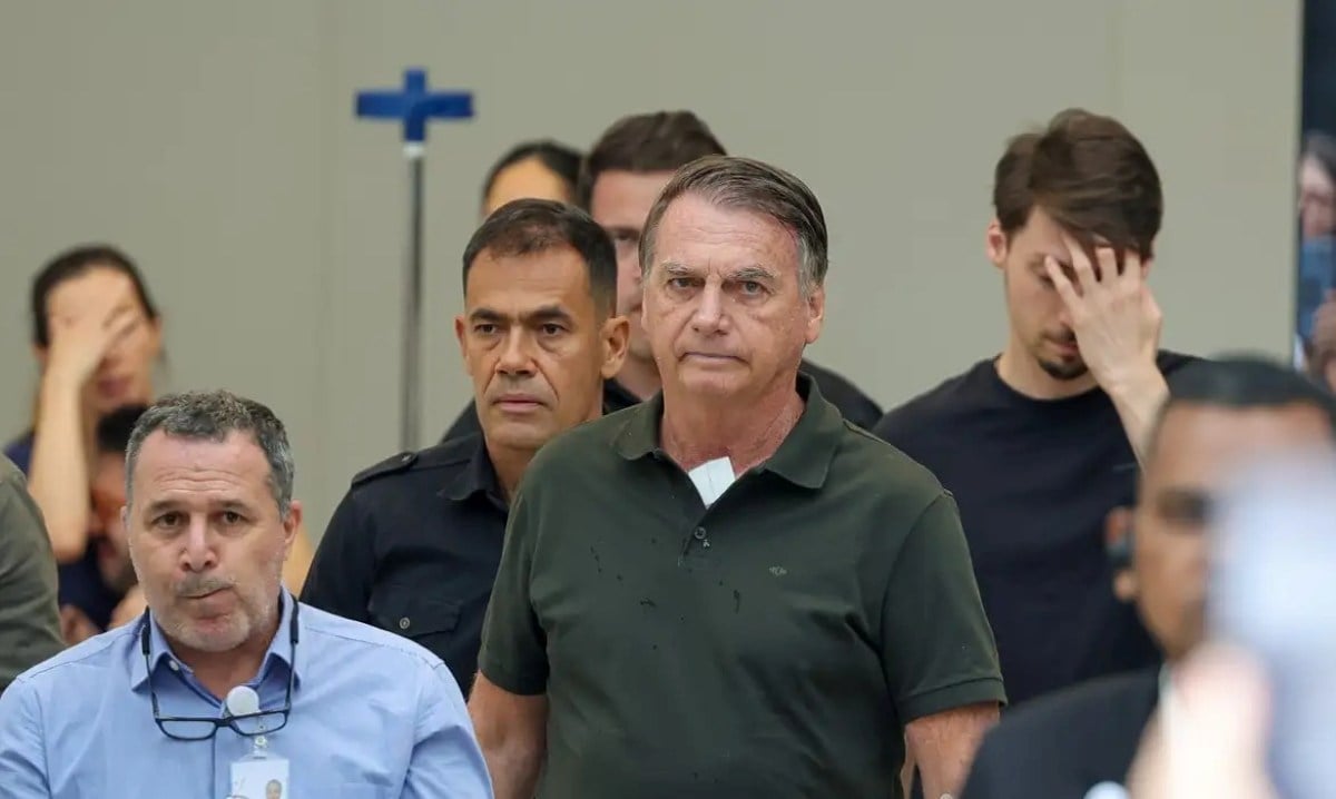 Alexandre de Moraes determina transferência de Bolsonaro para Papudinha imediatamente