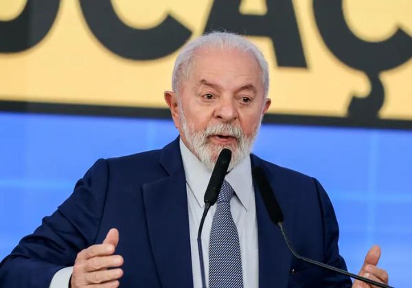 Lula diz que Bolsonaro atraiu seguidores ‘falando bobagem’